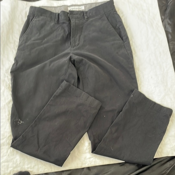 Amazon Essentials Black Chinos with Straight Leg Style - Picture 1 of 8